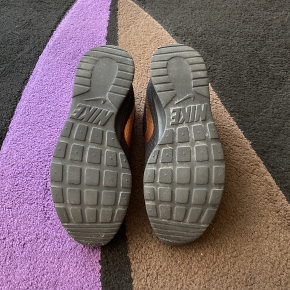 Nike used shoes in good condition size 8 - Picture 5 of 5
